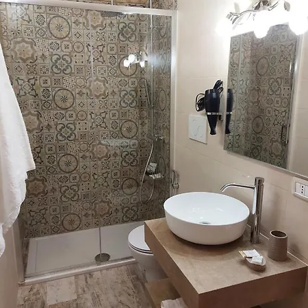 Il Vicolo 3* גרוטליה